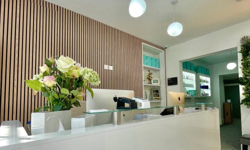 FREE SKIN ANALYSIS AND CONSULTATION SEPTEMBER 2025 VIE AESTHETICS RAYLEIGH ESSEX HOLBORN LONDON AESTHETIC CLINIC MEDICAL GRADE SKINCARE ZO SKIN HEALTH ZEIN OBAGI ALUMIER MD